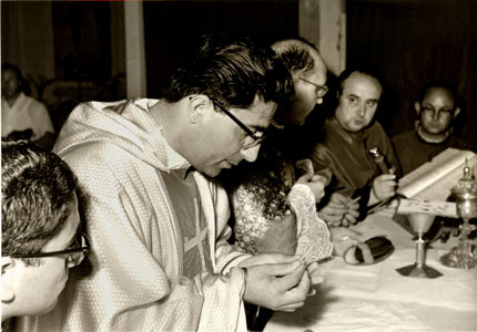 un momento dell'ordinazione di padre Paolo e padre Peppe nella Chiesa Madre di Librizz