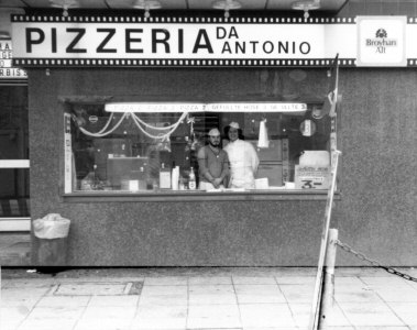 la pizzeria di antonio nastasi, come era nel 1980, all'apertura